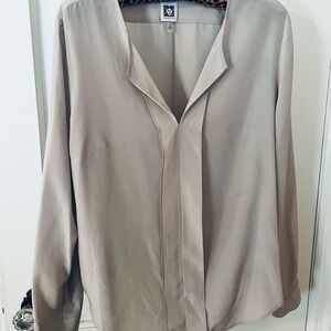 Women’s Anne Klein 100% Silk Blouse Champaign Grey Long Sleeve Split Neck Sz 12
